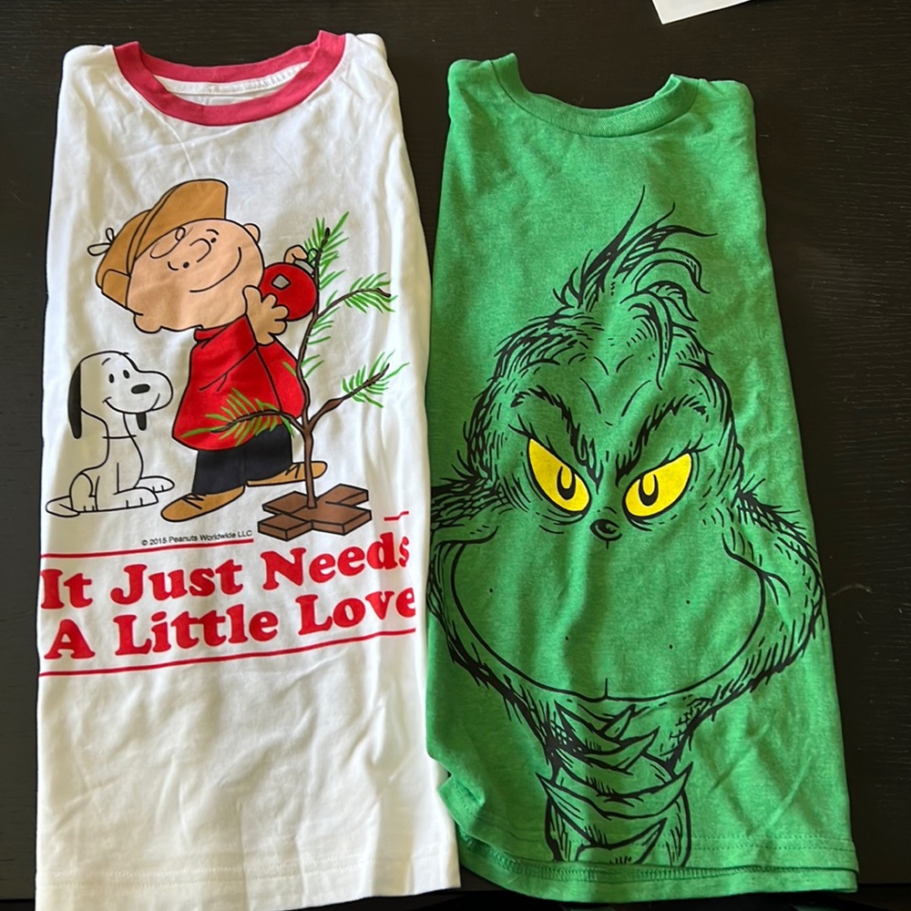 Two boys Holiday T-Shirts 1 med 1 large 10/12 NWOT